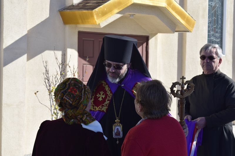 Greeting his Grace Bishop Daniel, Presiding Bishop of the Western Eparchy and President of the Consistory, arrived for the celebration of the Liturgy and the Commemoration of Saint Andrew Parish Feast Day