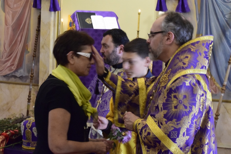 Greeting his Grace Bishop Daniel, Presiding Bishop of the Western Eparchy and Consistory , for the celebration of the Holy Liturgy and veneration of the life-giving cross of Christ. His Grace brought relics of wood on which our Saviour Jesus Christ was crucified.