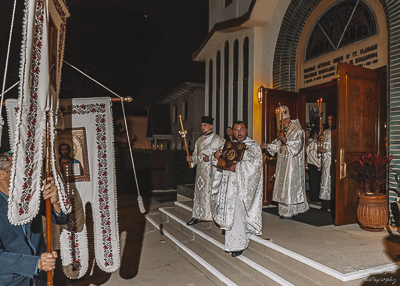 Easter Worship. Paschal procession. Led by His Eminence Archbishop Daniel Zelinsky.