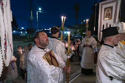 Easter Worship. Paschal procession. Led by His Eminence Archbishop Daniel Zelinsky.