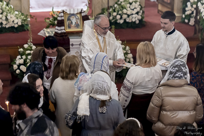 Easter Worship. Paschal procession. Led by His Eminence Archbishop Daniel Zelinsky.
