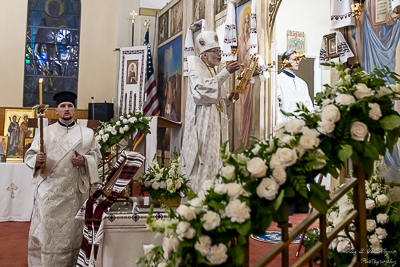 Easter Worship. Paschal procession. Led by His Eminence Archbishop Daniel Zelinsky.