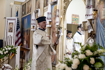 Easter Worship. Paschal procession. Led by His Eminence Archbishop Daniel Zelinsky.