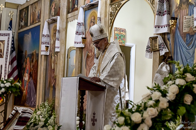 Easter Worship. Paschal procession. Led by His Eminence Archbishop Daniel Zelinsky.