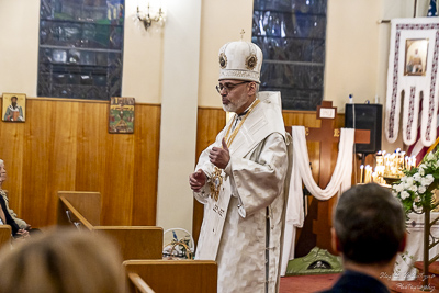 Easter Worship. Paschal procession. Led by His Eminence Archbishop Daniel Zelinsky.