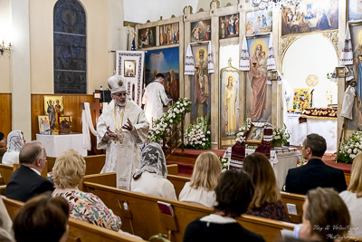 Easter Worship. Paschal procession. Led by His Eminence Archbishop Daniel Zelinsky.