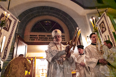 Easter Worship. Paschal procession. Led by His Eminence Archbishop Daniel Zelinsky.